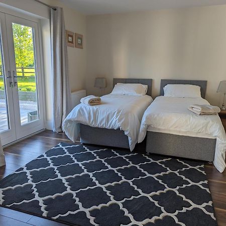 Brona Dempsey Bed & Breakfast Birr Bagian luar foto